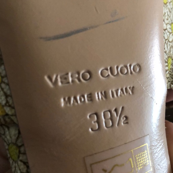 Vero Cuoio Flower Heels - Picture 2 of 4